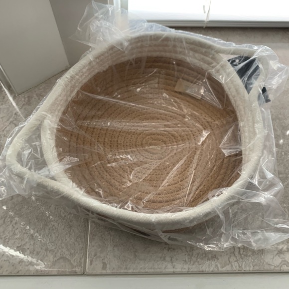 BNIB / Short Stories / Basket♥️ - Picture 4 of 4